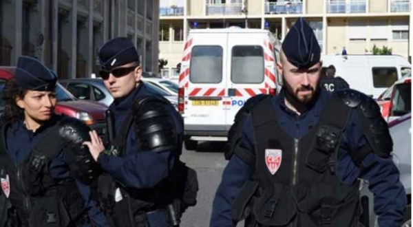 سيارة أجرة تدهس حشدا من المارة في موسكو.. وجرح 7 أشخاص