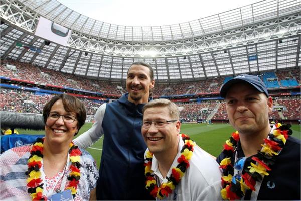 رد فعل كوميدي من إبراهيموفيتش قبل مباراة السويد وكوريا