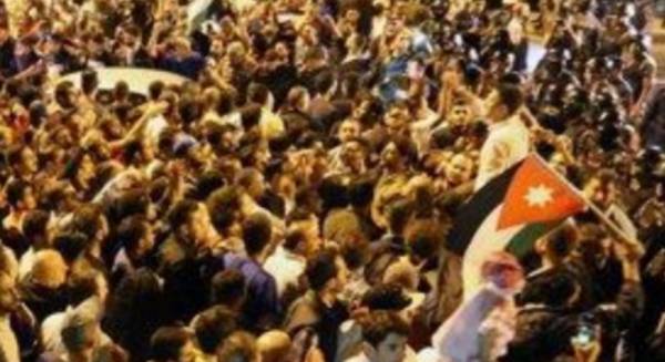 أعطوا الحكومة الجديدة فرصتها .. فالدعوة للخروج للرابع الآن أنتحار سياسي وأجندة مشبوهة ..