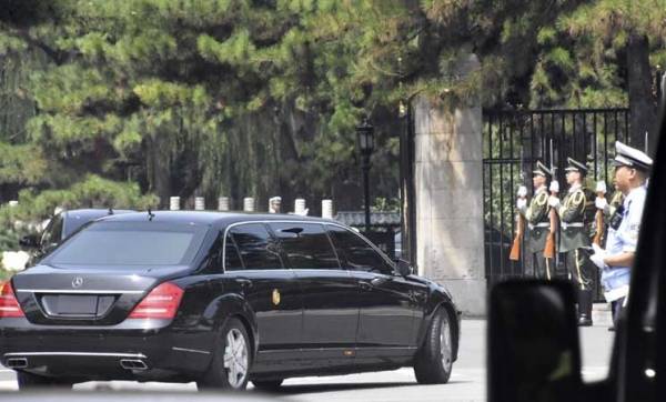 كيم يصل إلى بكين في أول زيارة منذ قمته التاريخية مع ترامب