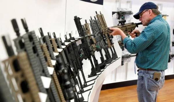 عند الأميركيين نصف أسلحة العالم