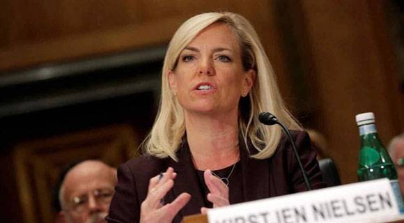 ناشطون يتظاهرون بعنف ضد وزيرة اميركية خلال تناولها العشاء في مطعم مكسيكي