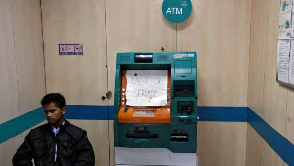 فئران تلتهم «مليون» عملة ورقية داخل جهاز صرف آلي