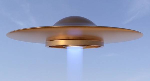 بالفيديو... طبق طائر يراقب مباراة كأس العالم في روسيا