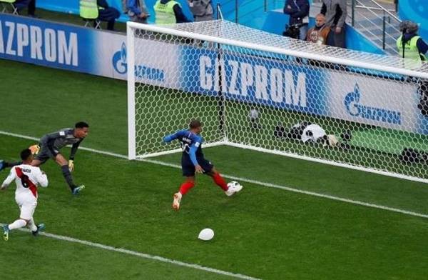 فرنسا تتأهل للدور الثاني بفوز صغير أمام البيرو (فيديو)