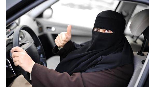 السعودية ترفع حظر القيادة المفروض على النساء اعتبارا من الاحد