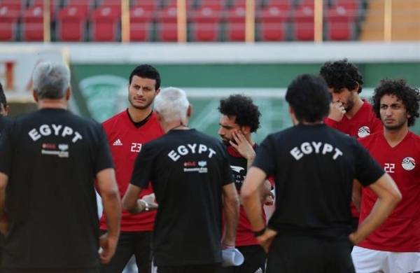 تغريدة وكيل صلاح تثير التساؤلات حول مستقبله