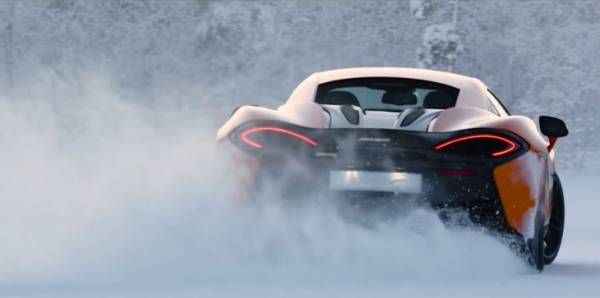 بالفيديو.. فتاة سعودية تمارس “التفحيط” بعد ساعات من السماح للمرأة بقيادة السيارة