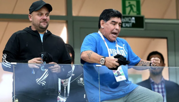 مارادونا يوجه رسالة لميسي قبل مباراة منتخب نيجيريا