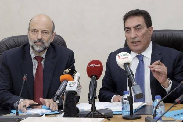 الطراونة للرزاز: من غير المعقول الحديث عن زيادة بالضريبة في ظل نقص بالخدمات الرئيسة