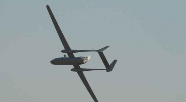 طائرات الاحتلال تستهدف مواطنين فلسطينيين شرق غزة