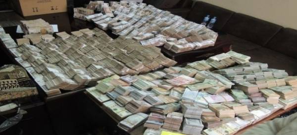 ماليزيا تصادر كنز علي بابا من رئيس الوزراء السابق