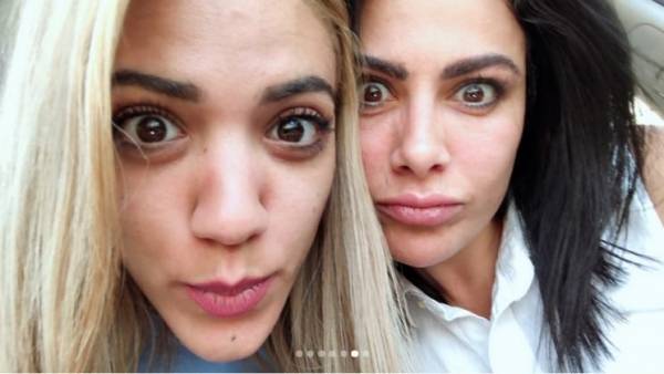 بالصور.. صبا مبارك في لقطات مجنونة مع شقيقتها