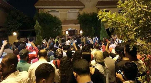 حصار جماهيري لمنزل محمد صلاح في القاهرة