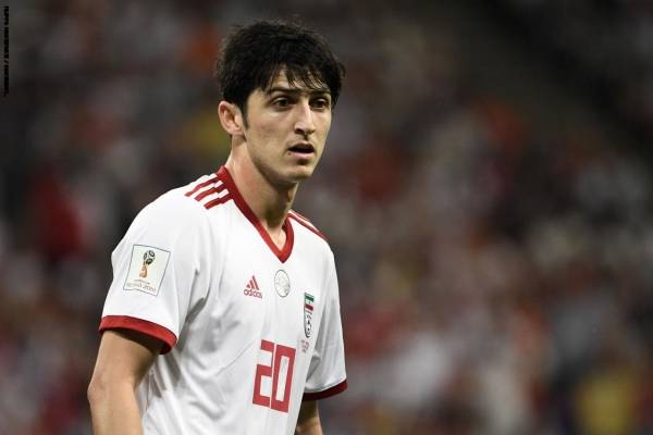 لاعب إيراني يعتزل دوليا بعد عودة المرض لوالدته بسبب إهانات الجماهير