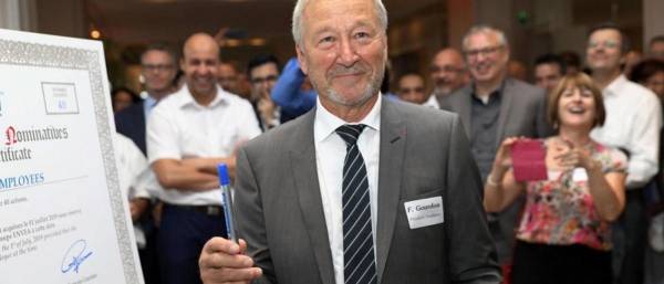 رئيس شركة يكافئ موظفيه بجائزة قيمتها 3 ملايين يورو