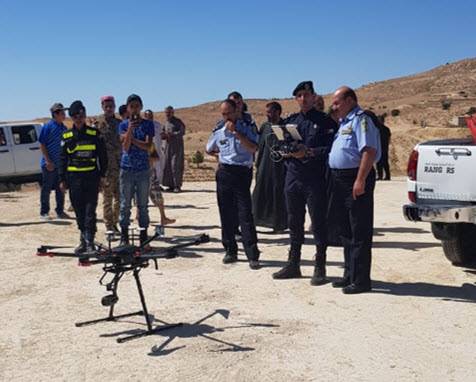 طائرة بدون طيار وكلاب بوليسية للبحث عن فتاة مفقودة في الطفيلة (صور)