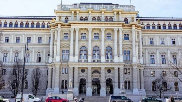 أخفى وفاة والدته 13 عاما وحصد 250 ألف يورو