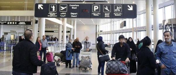 شاهد: معركة نسائية في مطار بيروت.. والسبب معسّل!