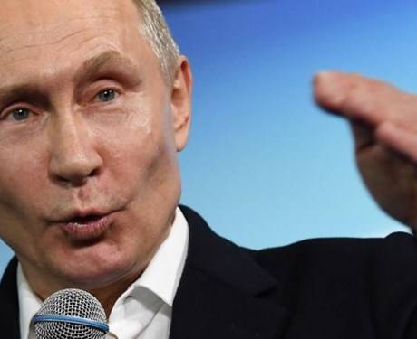 بوتين مهاتفا ملك إسبانيا: منتخبنا الأفضل‎