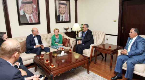 وزير الداخلية يلتقي وفدا المانيا