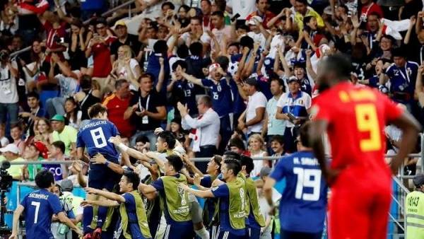 رغم خسارة منتخبهم.. المشجعون اليابانيون يضربون مثالا راقيا في التحضر