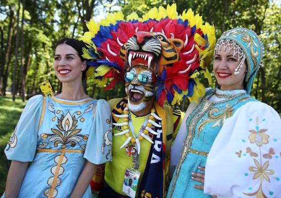 أغرب أزياء المشجعين في مونديال روسيا 2018 صور