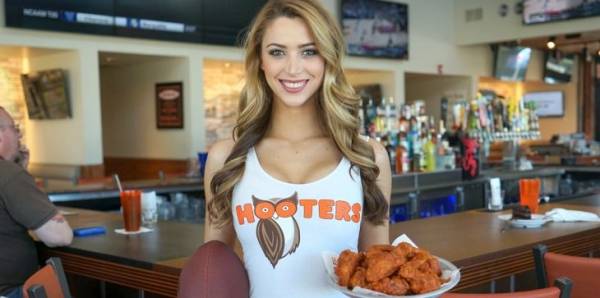 هل جاذبية “النادلة” تجعل وجبتك أكثر لذة؟