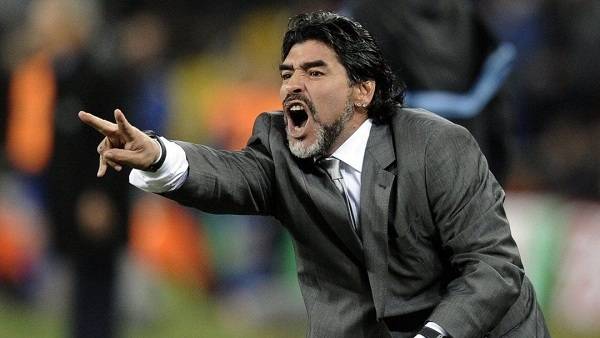 الأسطورة مارادونا لـنيمار: كفاك تمثيلاً !!