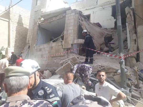 الرزاز: الحكومة تتعهد بتوفير المسكن لسكان عمارة الزرقاء المنهارة