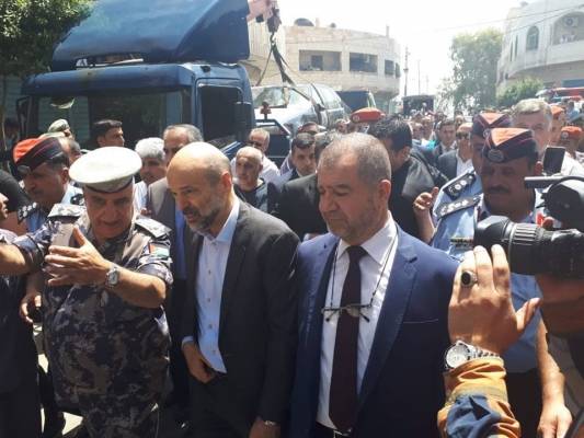 ابو السكر الابنية المجاورة للبناء الذي انهار عرضة للانهيار