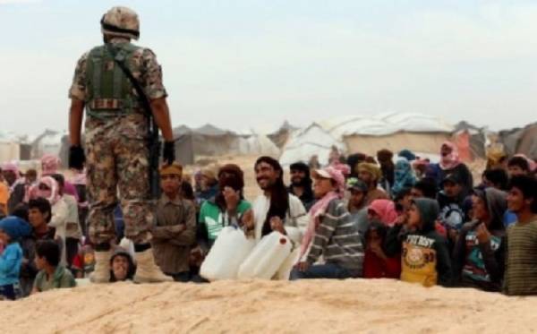 25 شاحنة مساعدات إغاثية للنازحين في الجنوب السوري