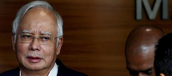 ماهي العقوبة التي ينتظرها رئيس وزراء ماليزيا السابق اثر استغلال وظيفته