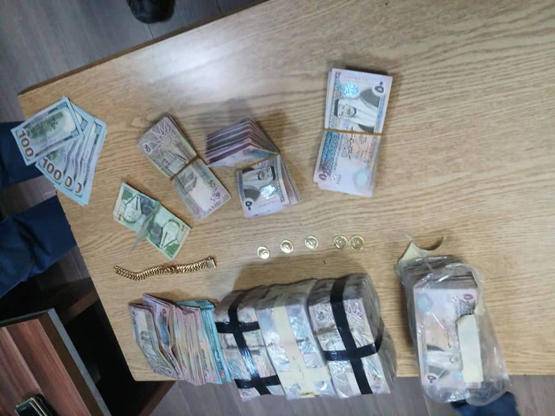 عمان : القبض على شخص سرق (350) الف دينار من احد المنازل ..