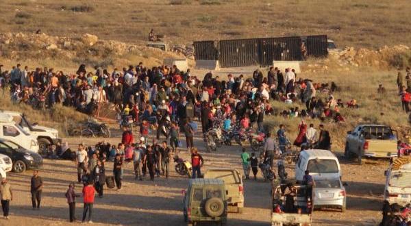 90  من نازحي سوريا على حدود الأردن عادوا إلى قراهم