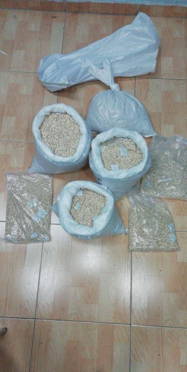 احباط تهريب 235 الف حبة مخدرة والقبض على 7 متورطين