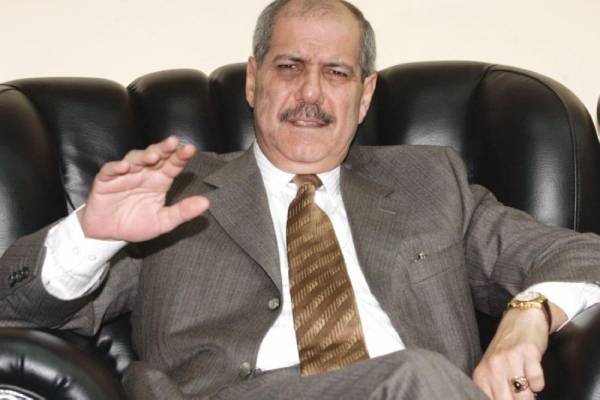 الطراونة يتذكّر: منعت الرزاز من التخلِّي عن قانون الضريبة أمام النقابات