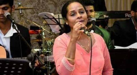 زوج إحدى أشهر مطربات سريلانكا يمزق جسدها بمقص ويختفي