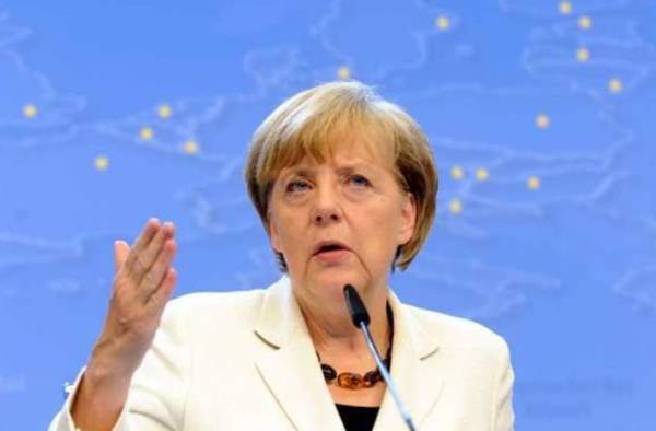 ميركل: ألمانيا ملتزمة بالاتفاق النووي الإيراني وعلى الشركات حسم أمرها