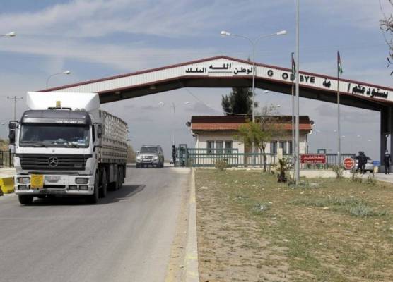 17 ألف شاحنة بانتظار فتح الحدود مع سوريا
