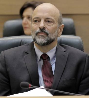 الرزاز للنواب: سندرس نظام الابنية ومزايا ابناء الاردنيات