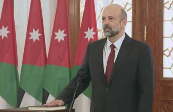 «عقد اجتماعي جديد»… عبارة الرزاز الأكثر حساسية والجميع يسأل: بين من ومن؟