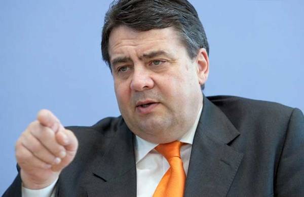 وزير الخارجية الألماني السابق: ترامب يريد قلب نظام الحكم في ألمانيا