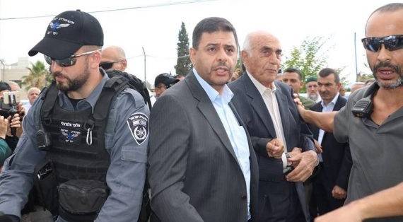 الاحتلال يعتقل رجل الأعمال الفلسطيني منيب المصري
