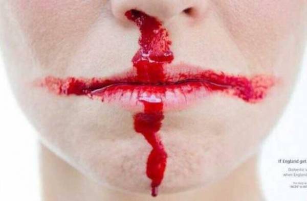 بسبب كأس العالم.. إعلان مُبدع لمكافحة ضرب النساء أثناء مباريات إنجلترا