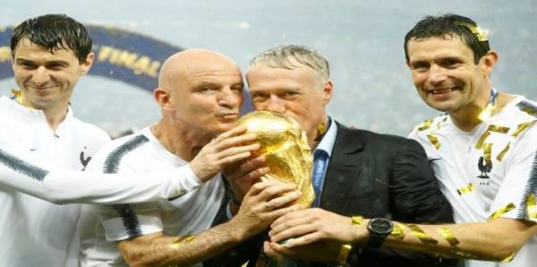 بعد فوزه بكأس العالم 2018.. ديديه ديشامب يرفض مصير إيمي جاكيه