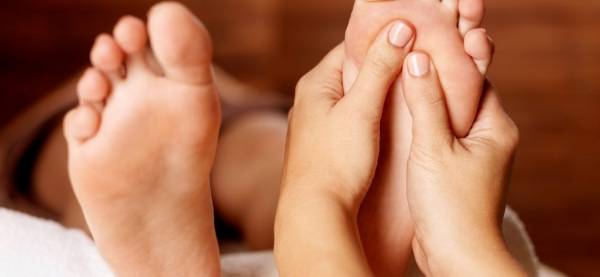 بالفيديو والصور.. مسابقة للفوز بلقب أكبر إصبع قدم