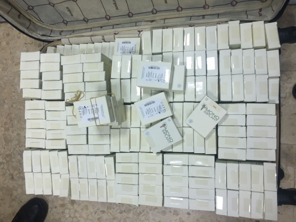 الجمارك تحبط تهريب لوازم زراعة أسنان