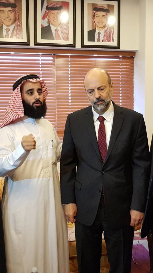 الرياطي يفاجئ النواب ويمنح الحكومة الثقة !!