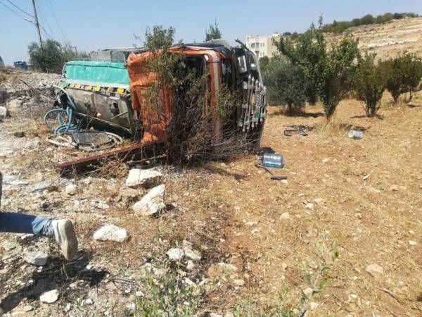 إصابة ثلاثيني بتدهور صهريج مياه في لواء بني كنانة ...صور